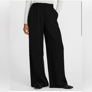 Express Signature Crepe High Waisted
Relaxed Trouser Size 4 Regular Length
